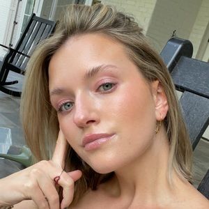 Meet your Posher, Abbie